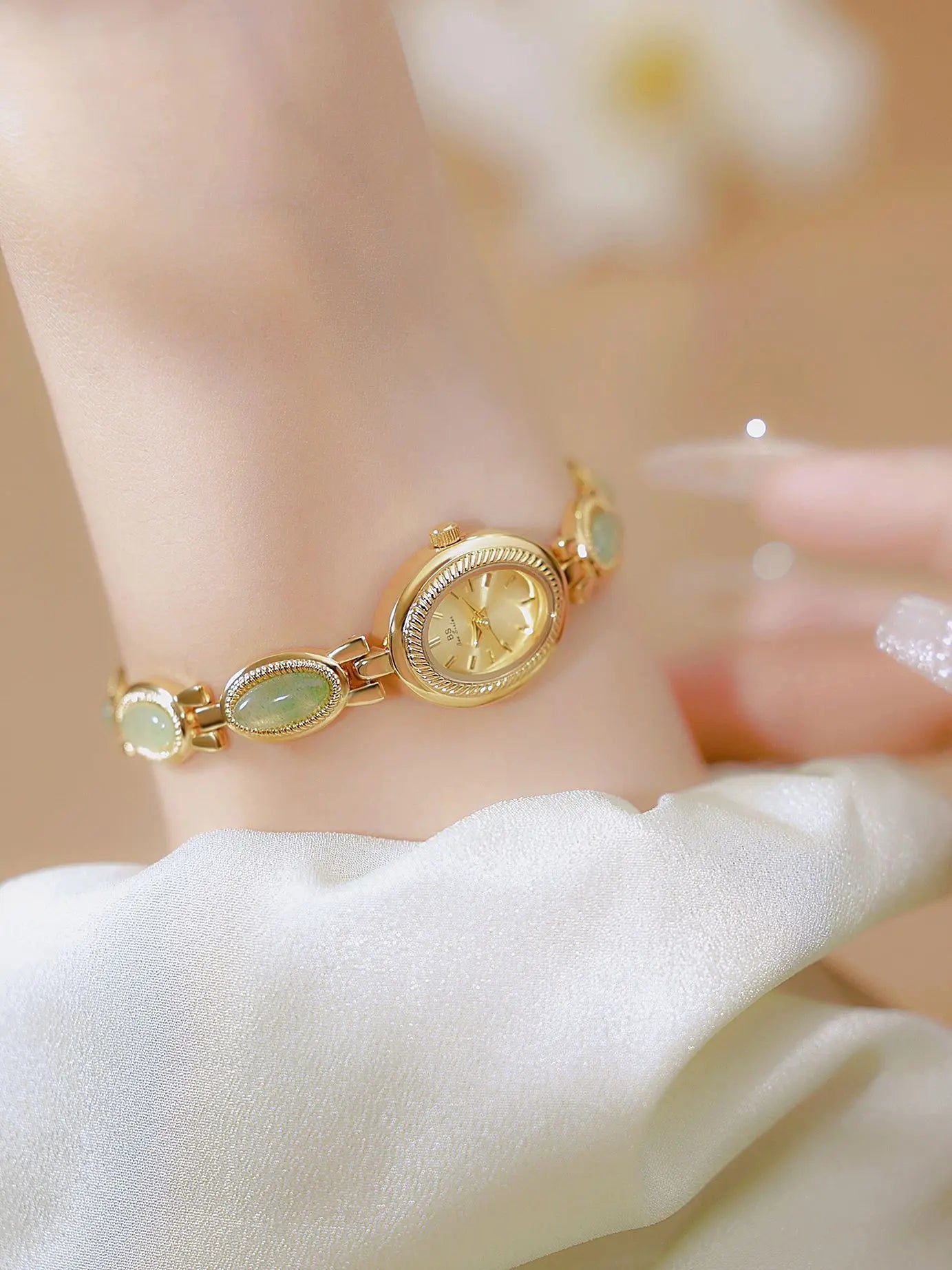 The Jadelette in Gold
