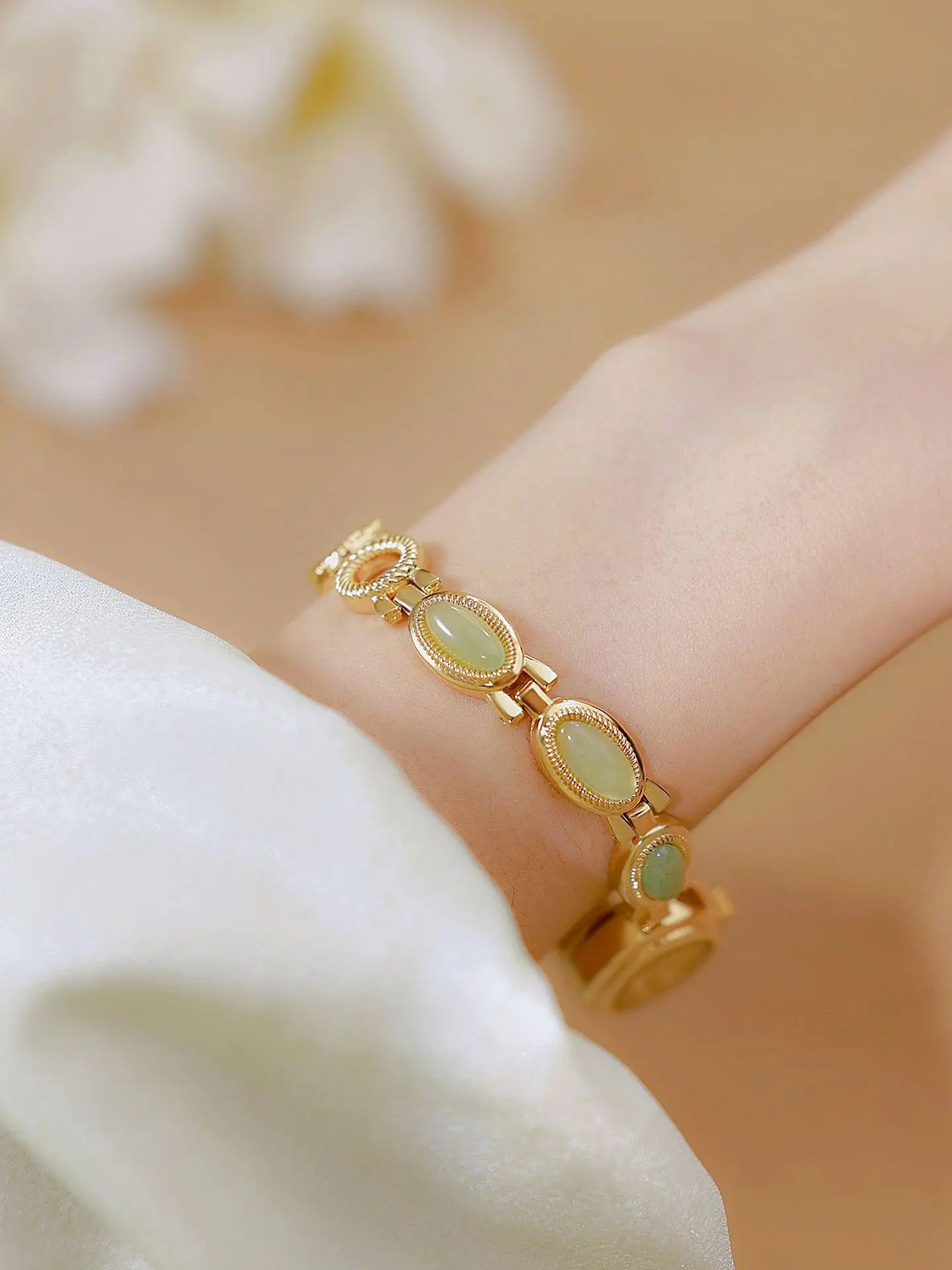 The Jadelette in Gold