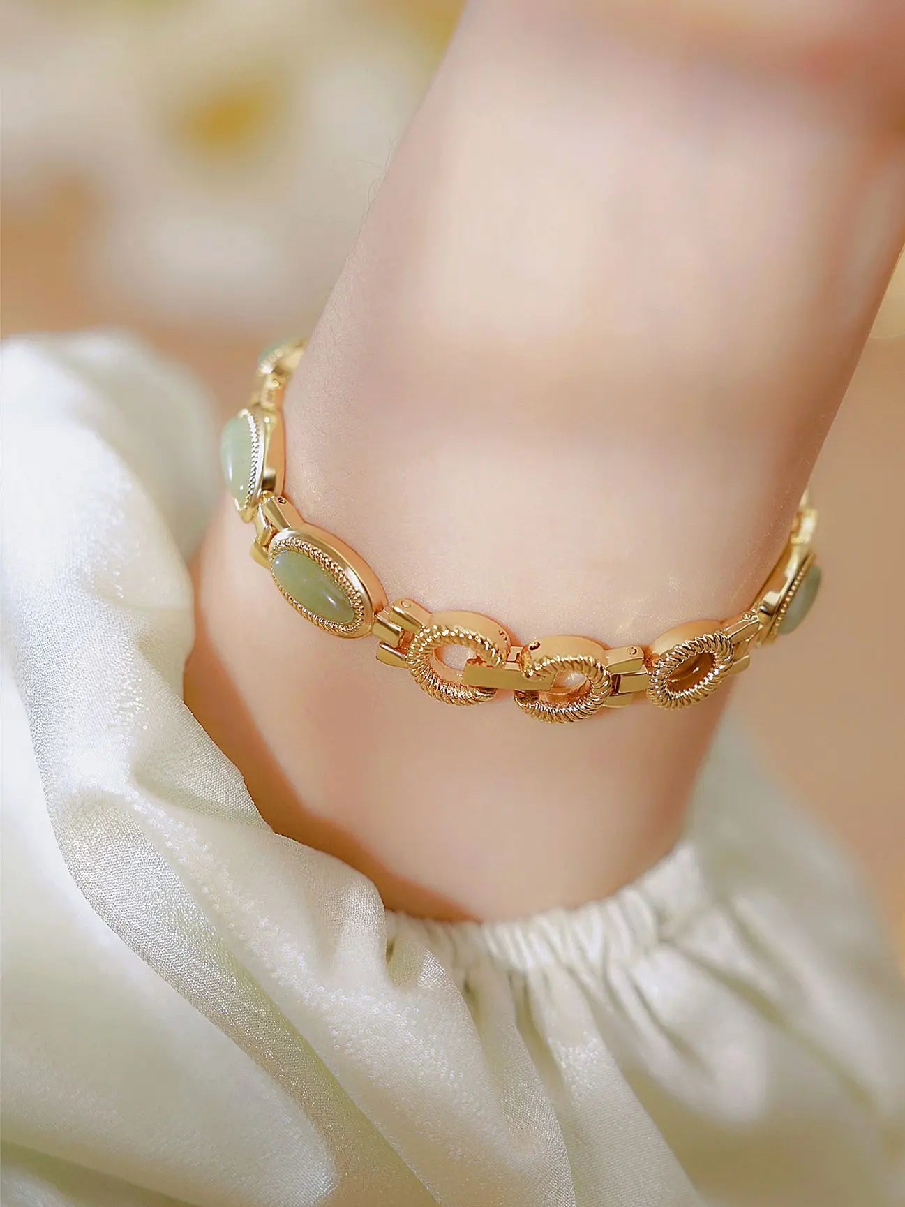 The Jadelette in Gold